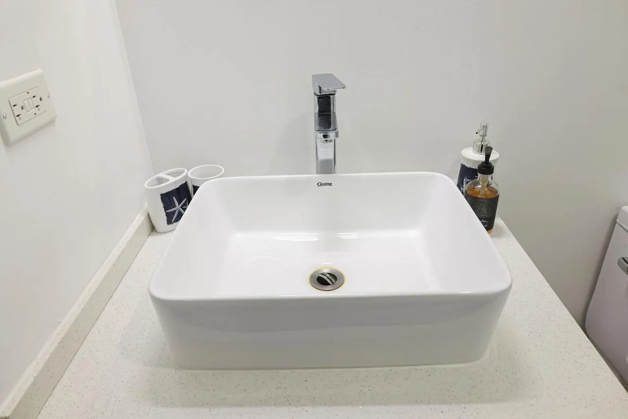 Bella Studio Apartments - Chic Suite Kingston 0*,